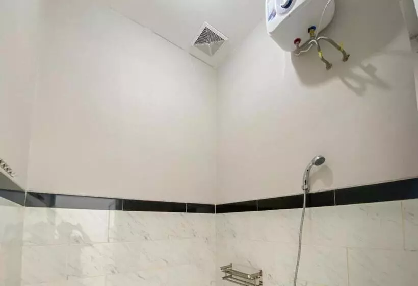 ホテル Reddoorz Plus At Orange Diponogoro Palangkaraya