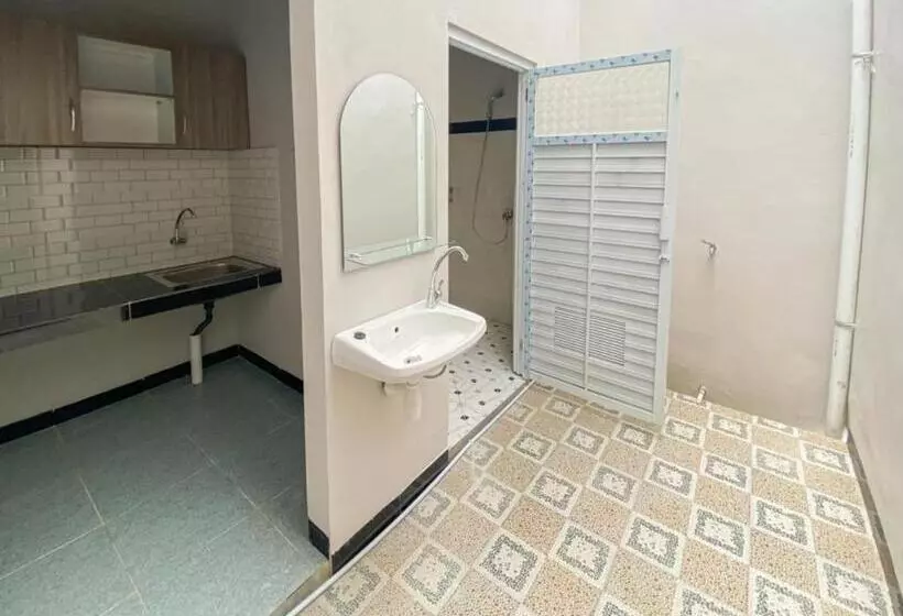 ホテル Reddoorz Plus At Orange Diponogoro Palangkaraya