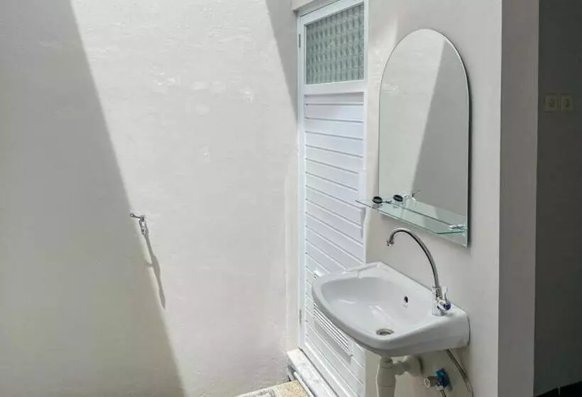 ホテル Reddoorz Plus At Orange Diponogoro Palangkaraya