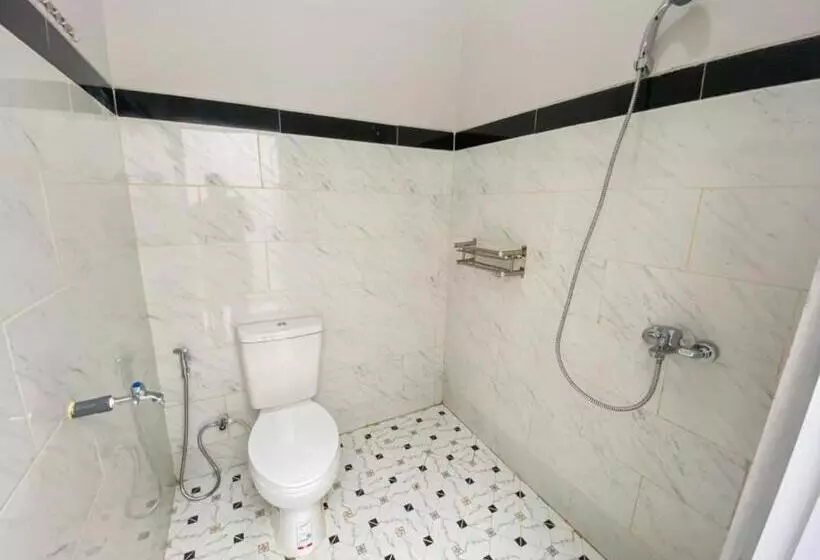 ホテル Reddoorz Plus At Orange Diponogoro Palangkaraya