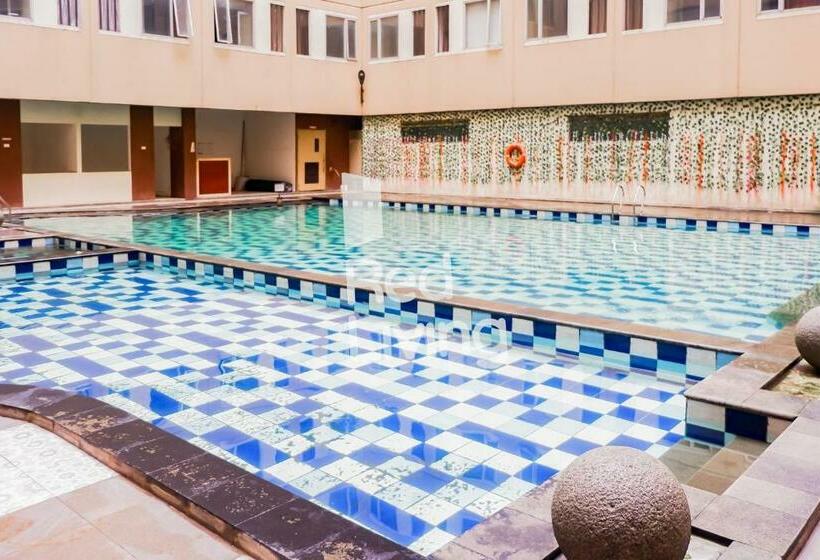Отель Redliving Apartemen Emerald Tower Bion Apartel 2 Tower South