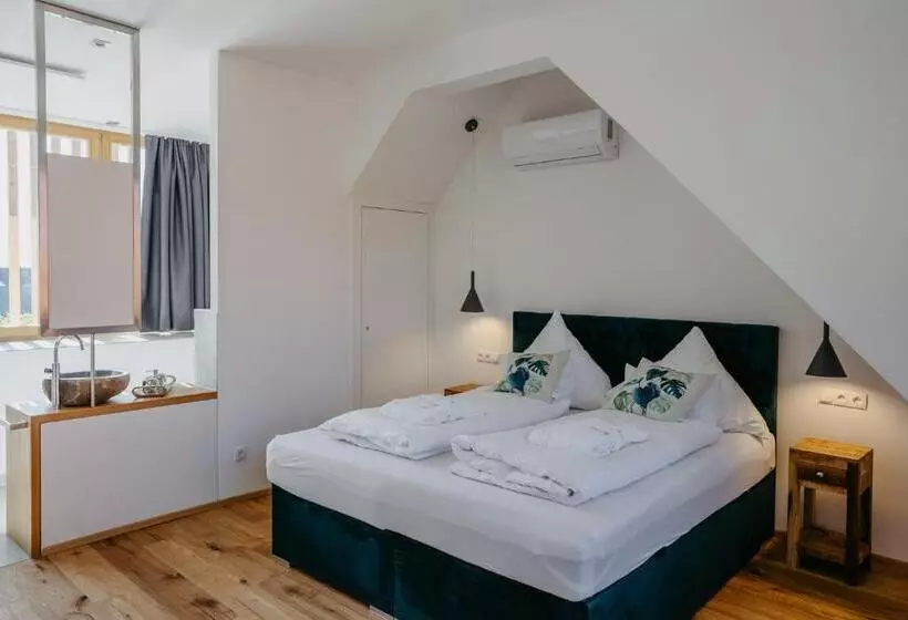 Weinberg Chalet 2