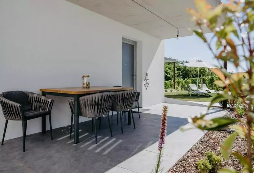 Weinberg Chalet 2