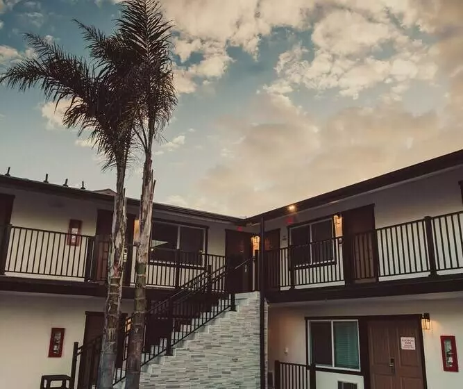 Retkeilymaja Blufftop Inn & Suites   Wharf/restaurant District