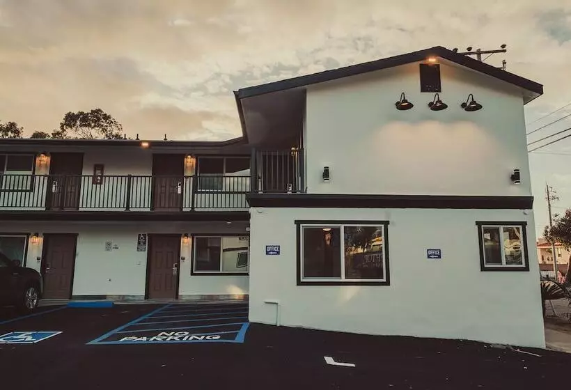 Retkeilymaja Blufftop Inn & Suites   Wharf/restaurant District