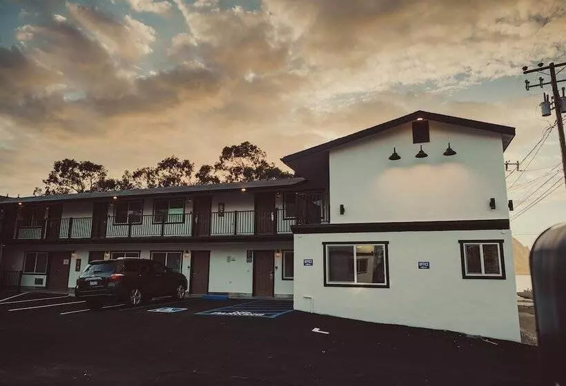 Retkeilymaja Blufftop Inn & Suites   Wharf/restaurant District