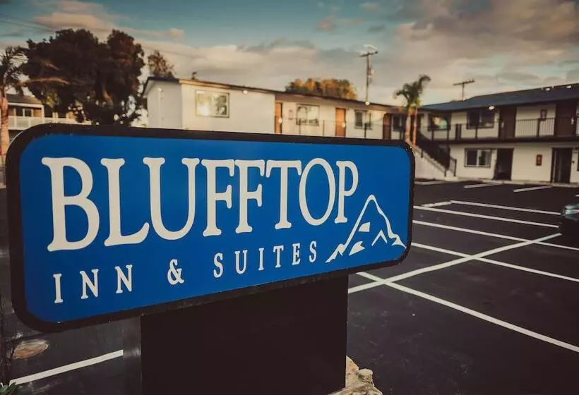 Retkeilymaja Blufftop Inn & Suites   Wharf/restaurant District