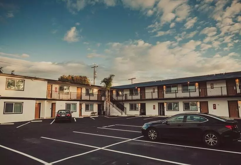 Retkeilymaja Blufftop Inn & Suites   Wharf/restaurant District