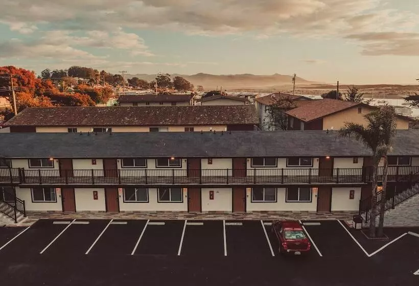 Retkeilymaja Blufftop Inn & Suites   Wharf/restaurant District