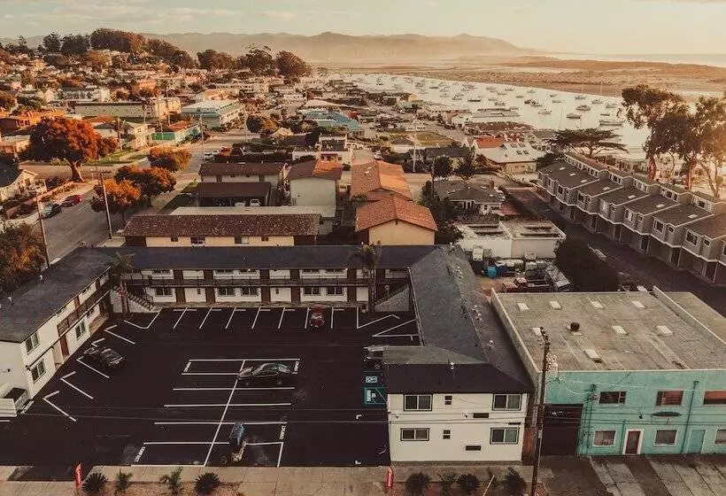 Retkeilymaja Blufftop Inn & Suites   Wharf/restaurant District