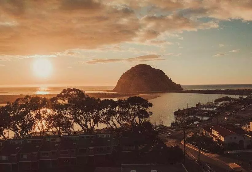 Retkeilymaja Blufftop Inn & Suites   Wharf/restaurant District