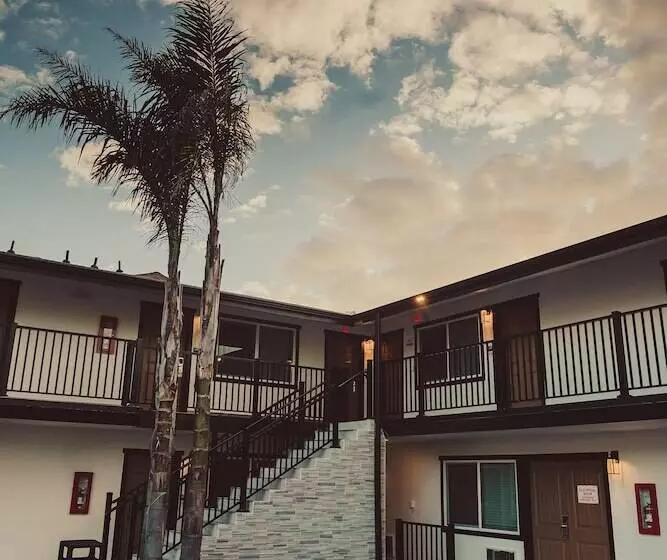 Retkeilymaja Blufftop Inn & Suites   Wharf/restaurant District