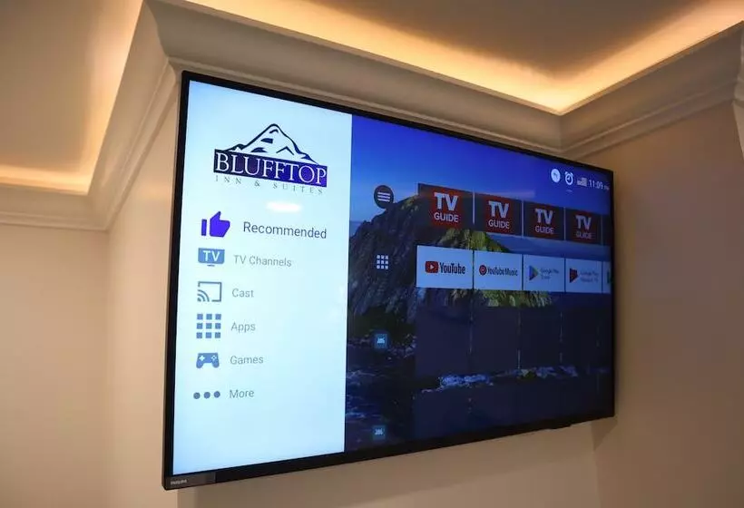 Retkeilymaja Blufftop Inn & Suites   Wharf/restaurant District