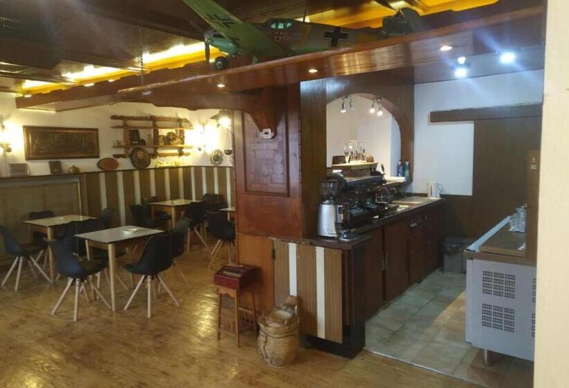 호스텔 Osteria Mediterranean