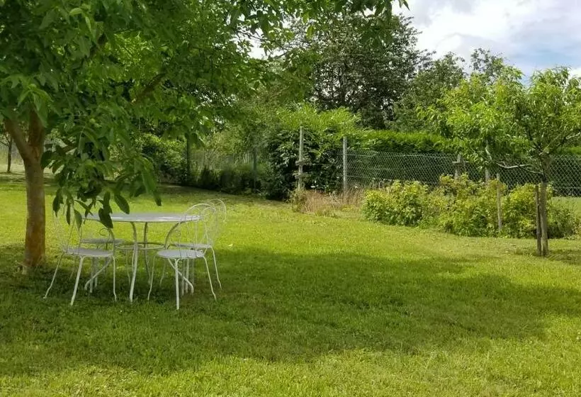 ベッドアンドブレックファースト Les Colombages