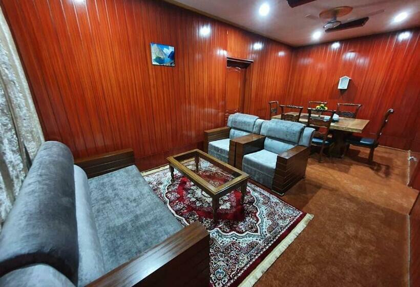 هتل Orangeloft Lower Kachura Lake