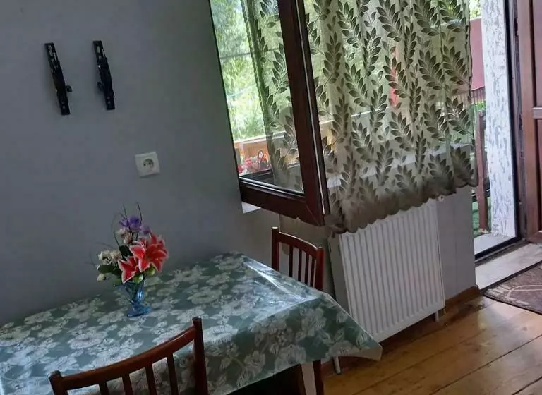 پانسیون Chirti Guest House