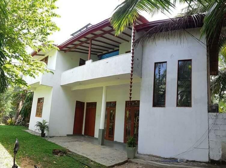 פנסיון Eco Heaven Resort