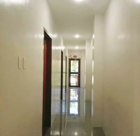 هتل کپسول Avelina Inn