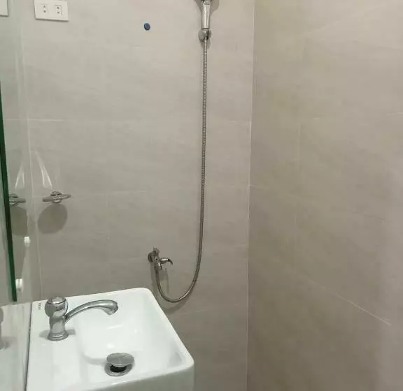 هتل کپسول Avelina Inn
