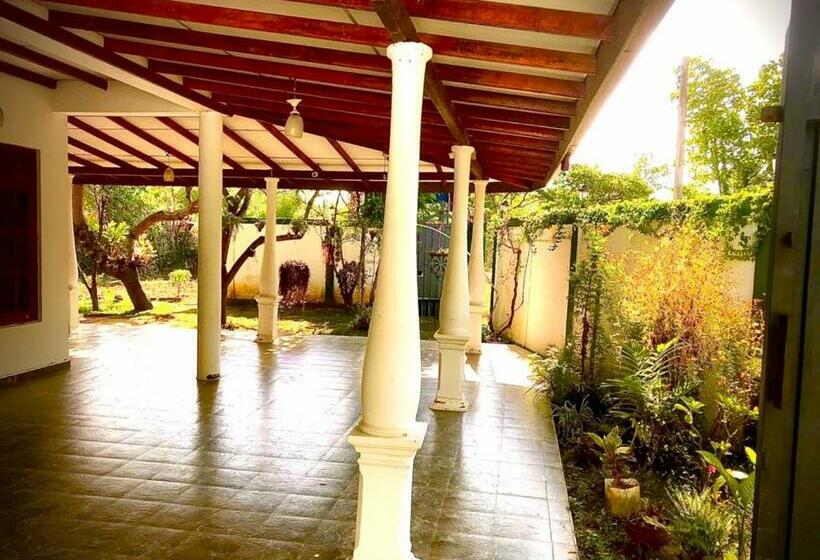 Lucky Hotel Tangalle