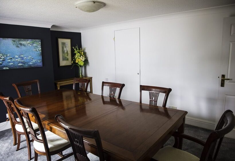 Отель The Charlton Boutique