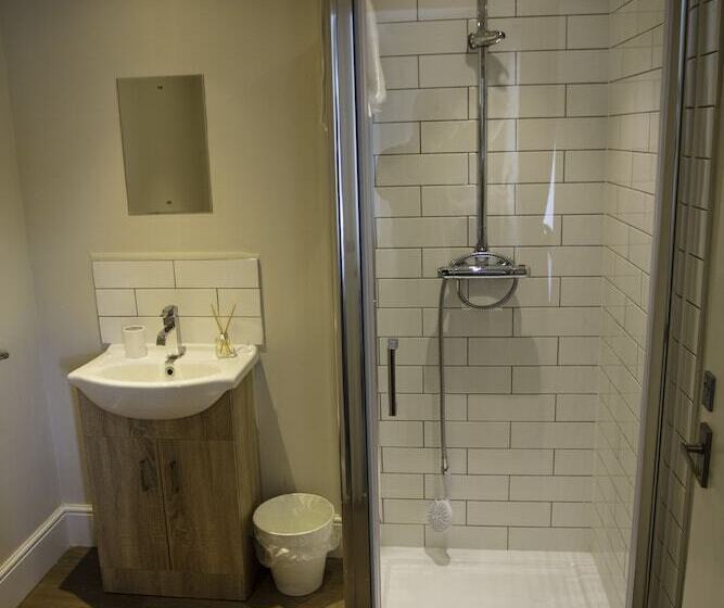 Отель The Charlton Boutique