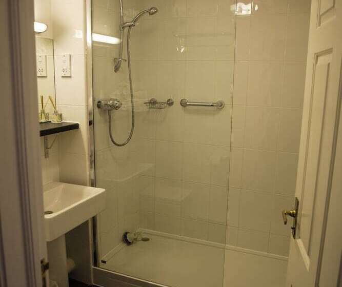 Отель The Charlton Boutique