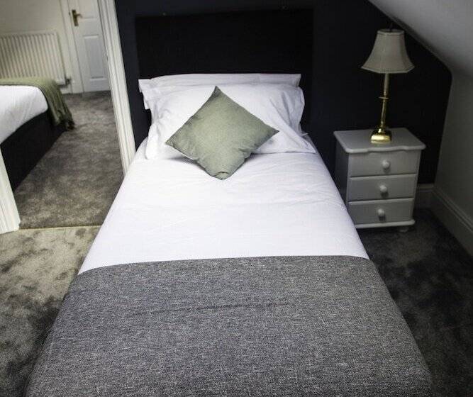 Отель The Charlton Boutique