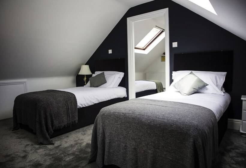 Отель The Charlton Boutique