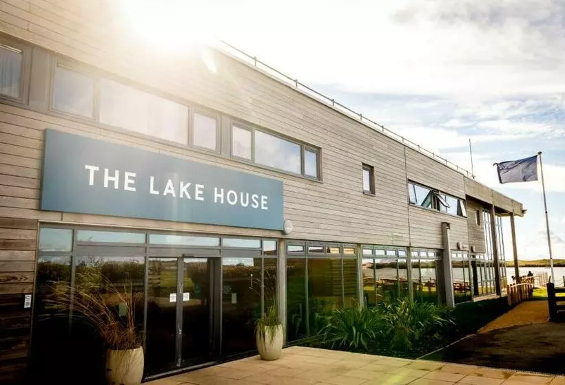 Hotelli The Lake House