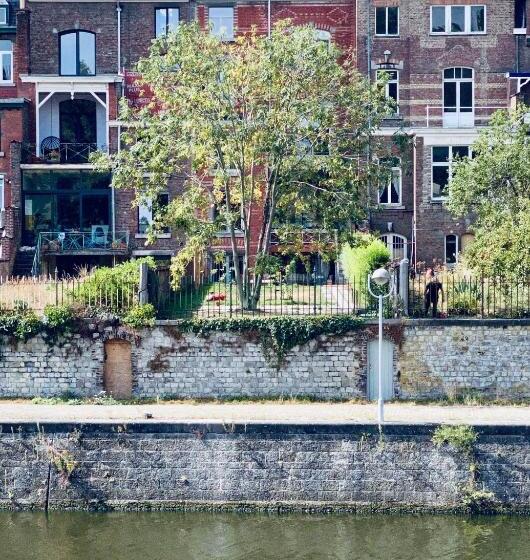 تختخواب و صبحانه Maison Henri Namur