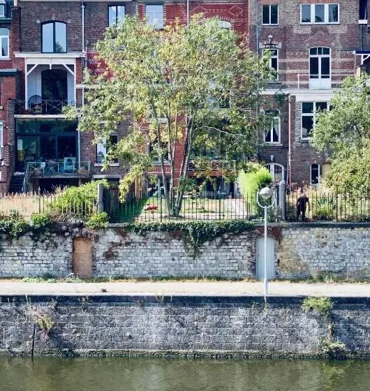 تختخواب و صبحانه Maison Henri Namur