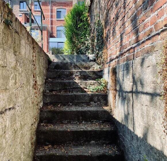 تختخواب و صبحانه Maison Henri Namur