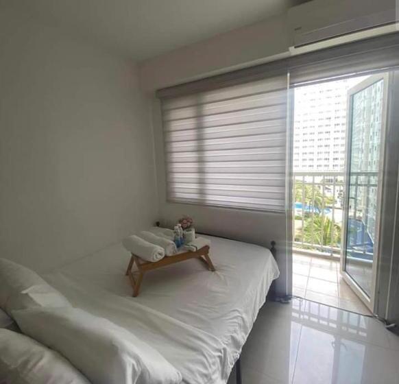 Hotel Yhanz Z Sea Residences