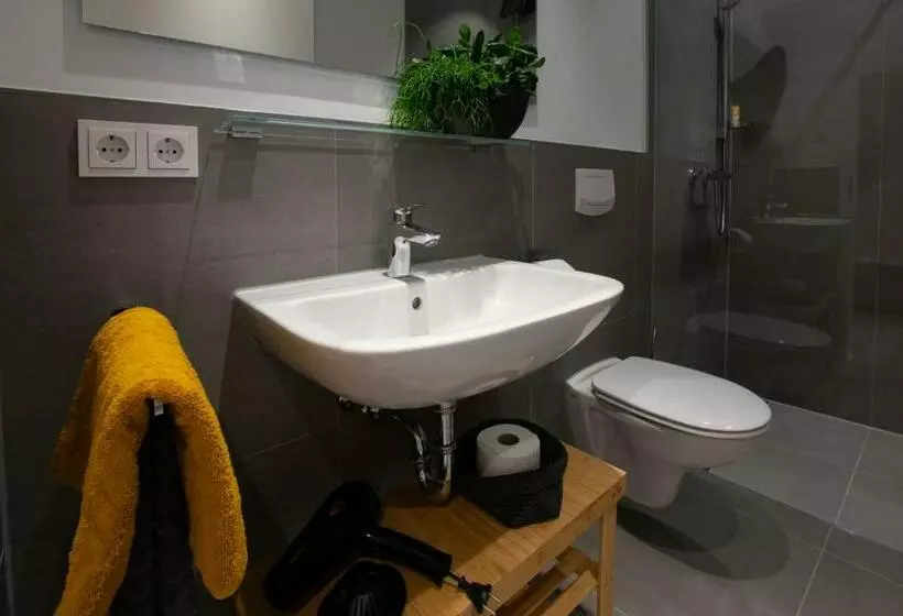 Livin63 Studio Apartments