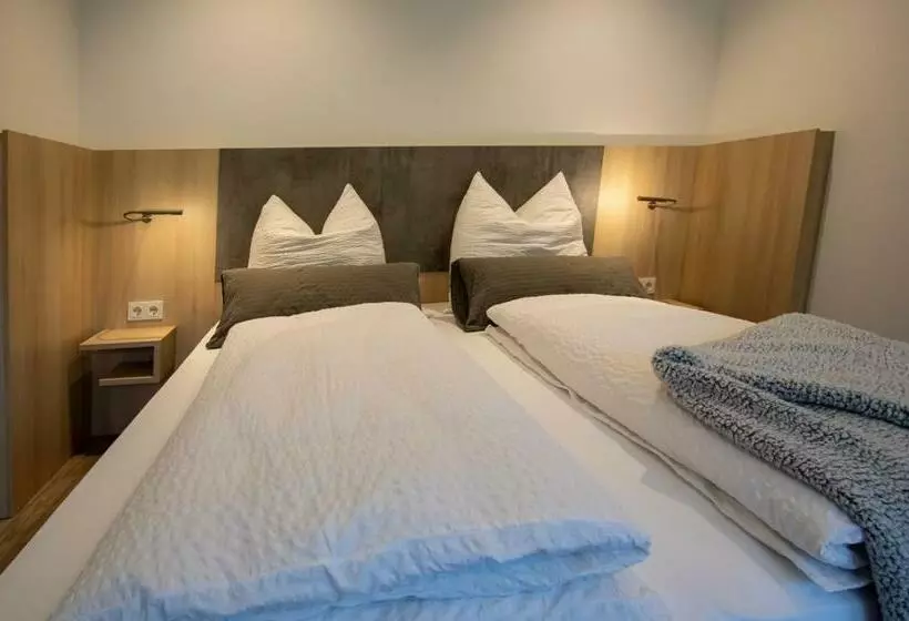 Livin63 Studio Apartments