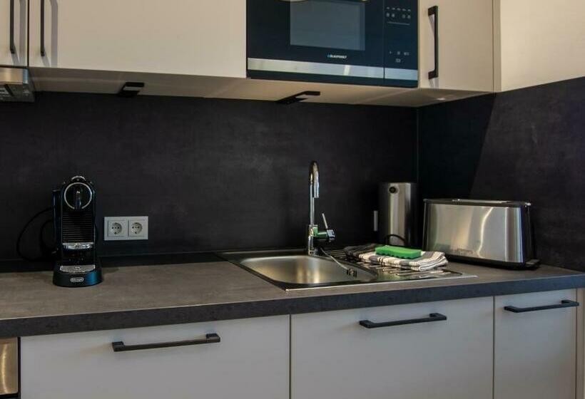 Livin63 Studio Apartments