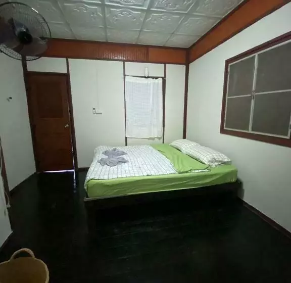 リゾートホテル Chaw Koh Chaloklum Bungalow