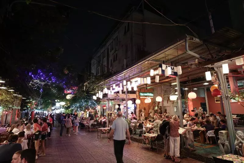 مسافرخانه Sawasdee House