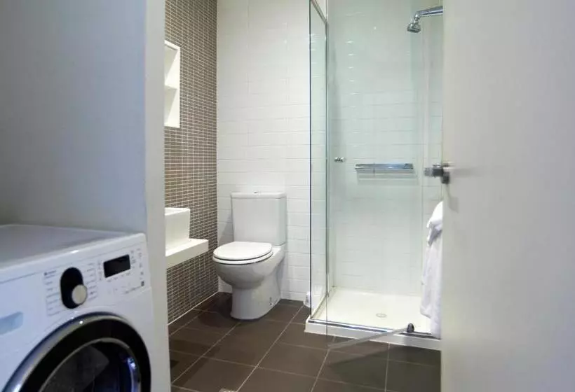 Отель City Edge On Elizabeth Apartment