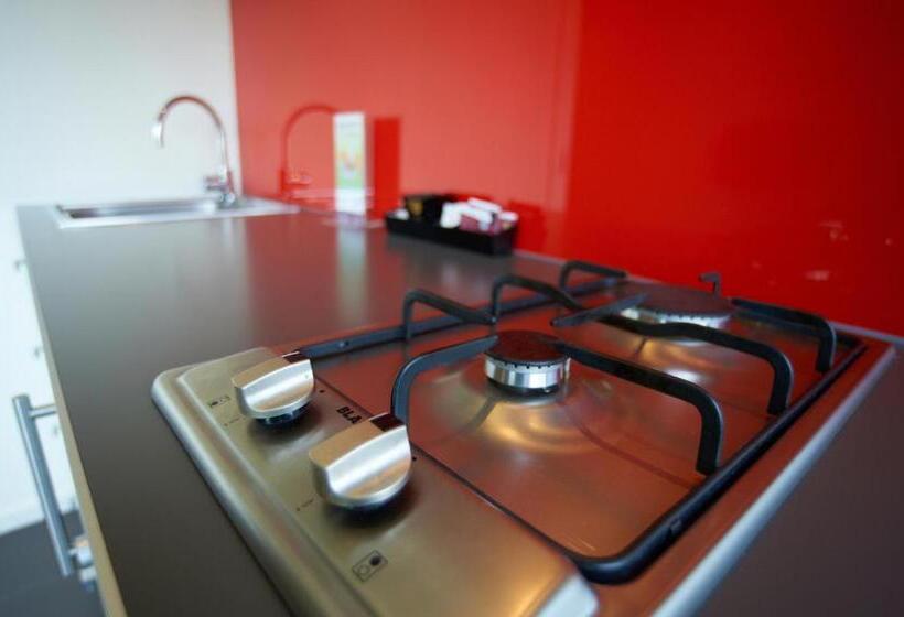 فندق City Edge On Elizabeth Apartment