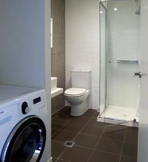 Отель City Edge On Elizabeth Apartment