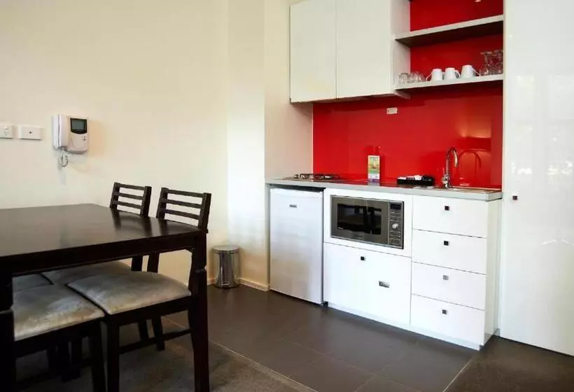 Отель City Edge On Elizabeth Apartment