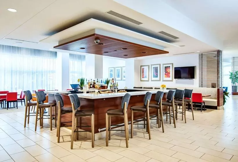 فندق Hilton Garden Inn Alexandria Old Town National Harbor