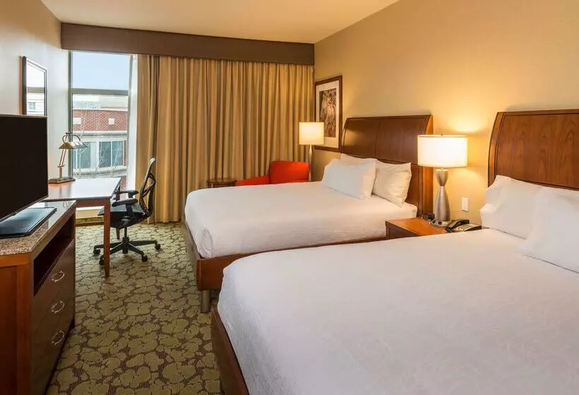 فندق Hilton Garden Inn Alexandria Old Town National Harbor