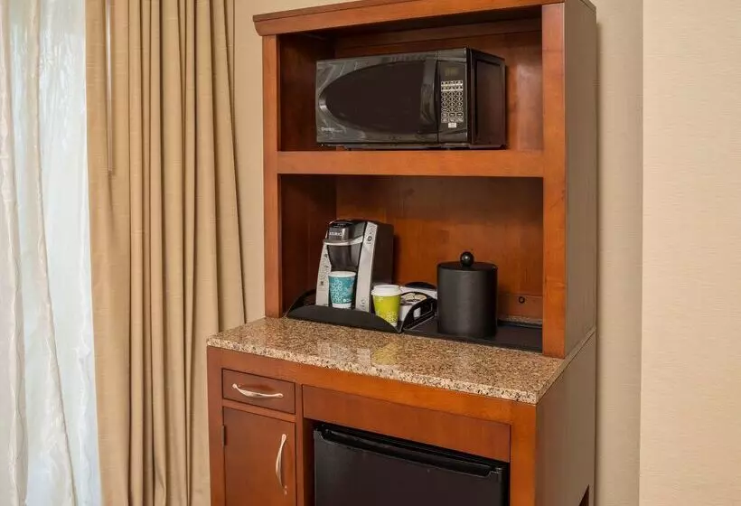 فندق Hilton Garden Inn Alexandria Old Town National Harbor