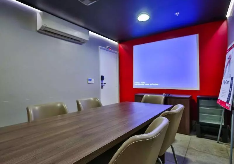 ホテル Ibis Copacabana Posto 2