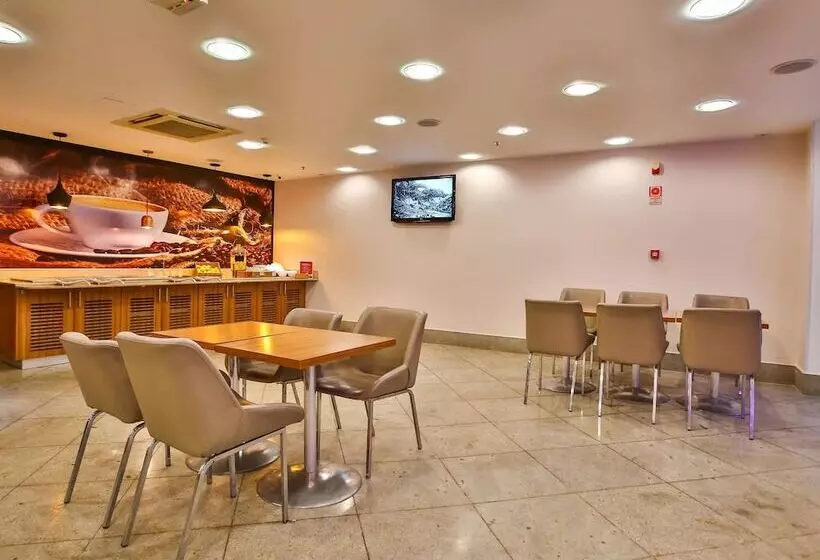 ホテル Ibis Copacabana Posto 2
