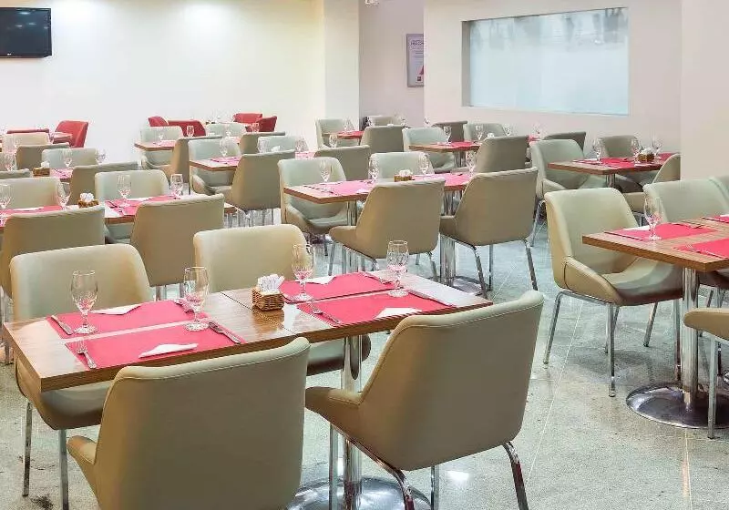 ホテル Ibis Copacabana Posto 2